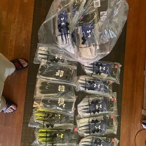 Under Armour Men's ua spotlight skill gloves white and blue adult small